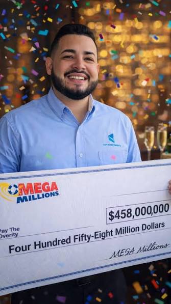 Ganhador comemorando prêmio da Mega Millions